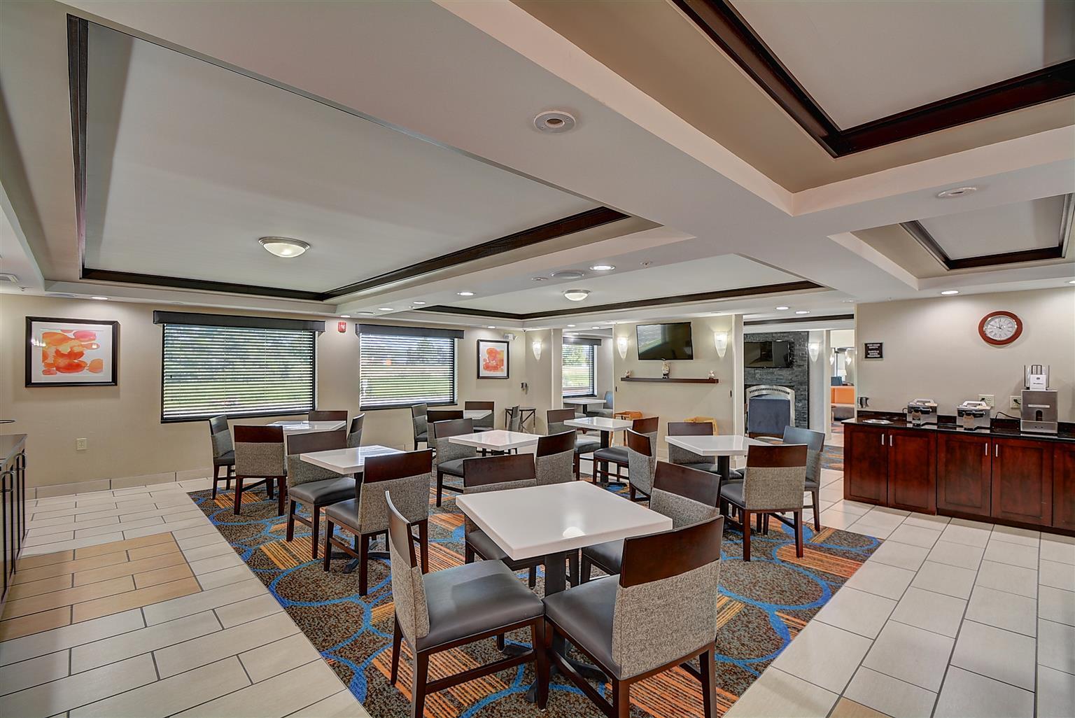 Best Western Plus Keene Hotel Extérieur photo